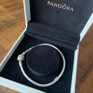 New authentic Pandora snake chain charm bracelet